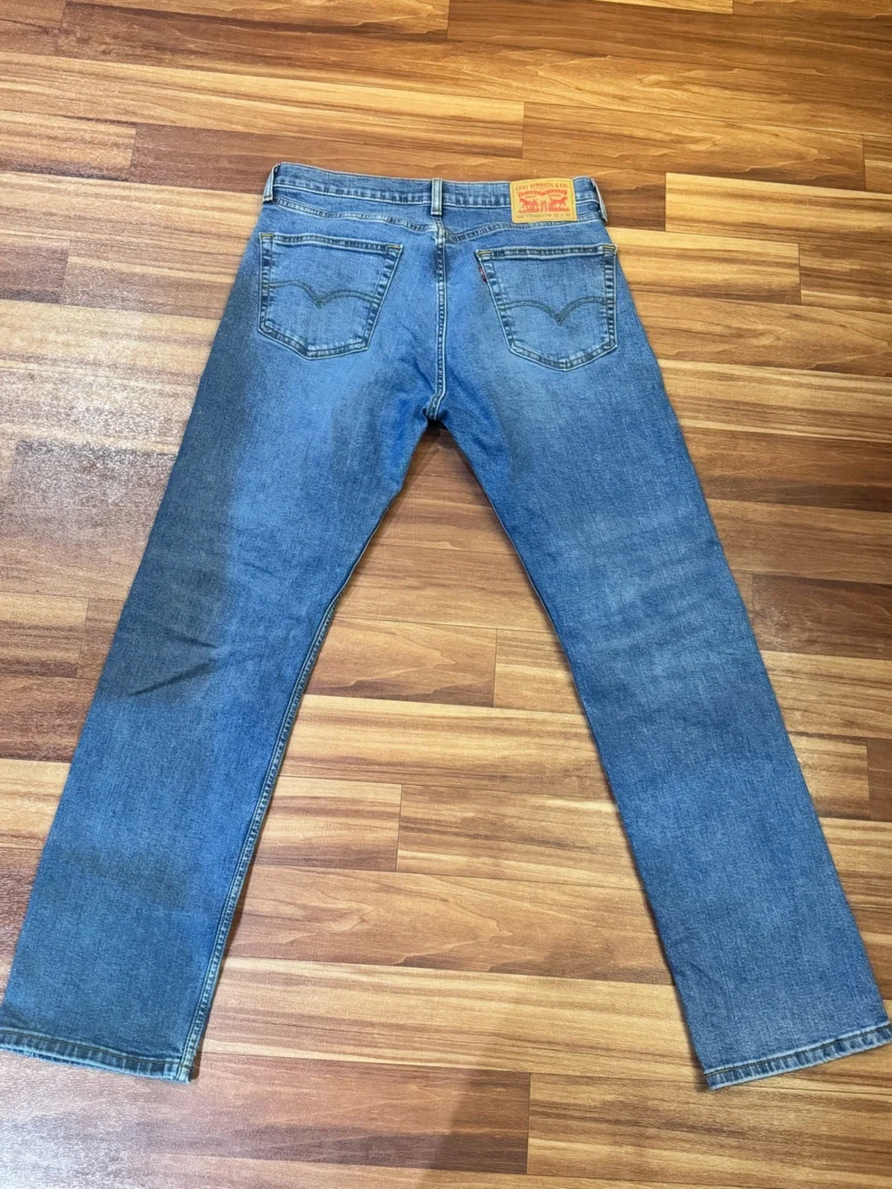 Levi's Men's Light Blue Straight-Leg Jeans with Signature Patch